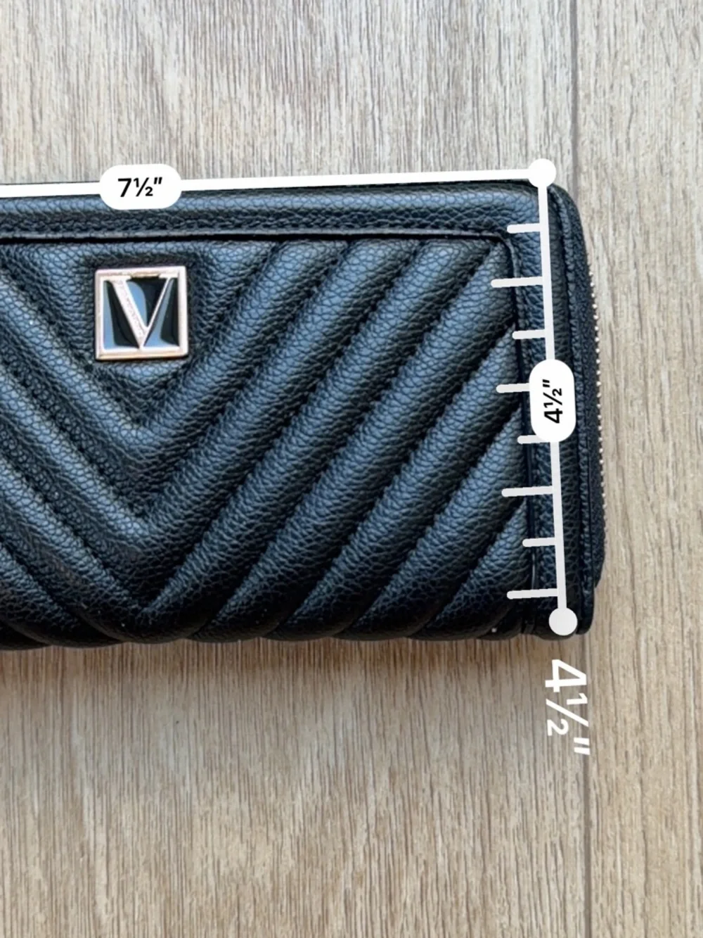 Victoria's Secret Black Large Wallet Full
Zip Around Quilted Faux Leather - Picture 8 of 8